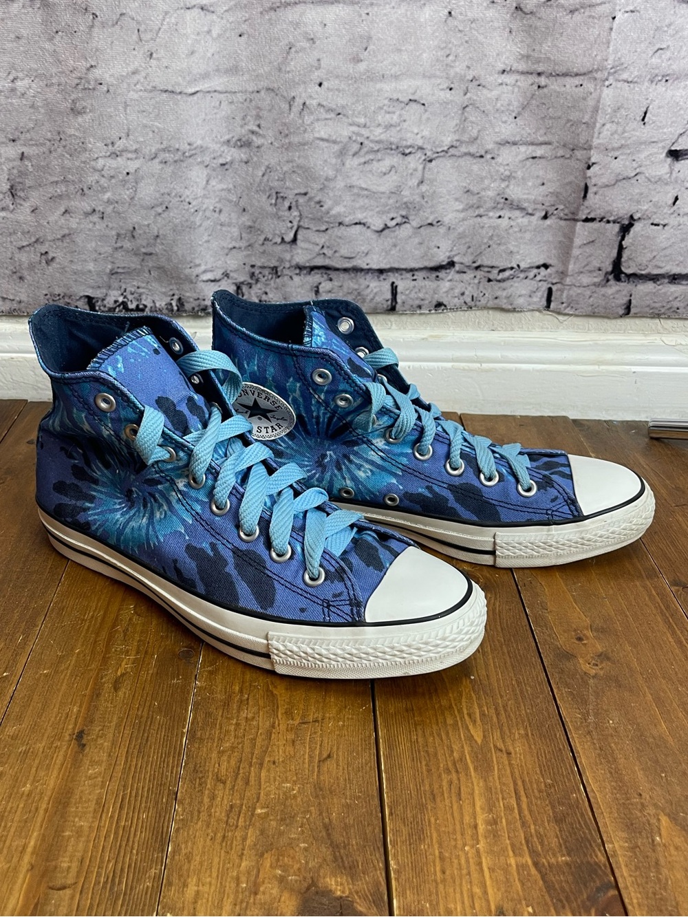 Converse blue tie dye high top sneakers mens 9, women’s 11